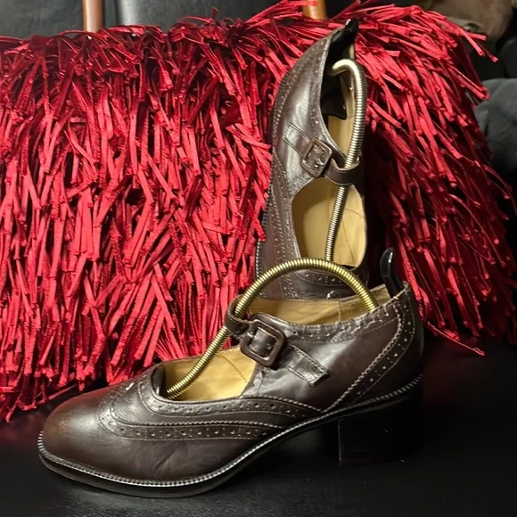 Kenneth Cole wingtip Leather stacked wood heel brown leather perf. vintage pump - Picture 2 of 12